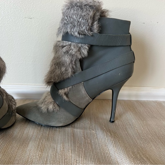 Charles Jordan Knife Rabbit-Fur Bootie
Size 10 Women - Picture 10 of 16